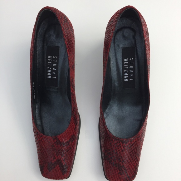 Stuart Weitzmanf faux snake skin pump - Picture 3 of 8